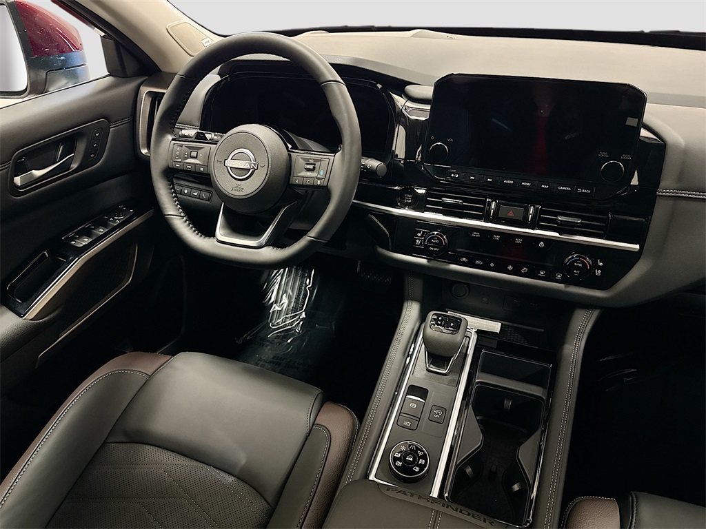2025 Nissan Pathfinder Platinum photo 7