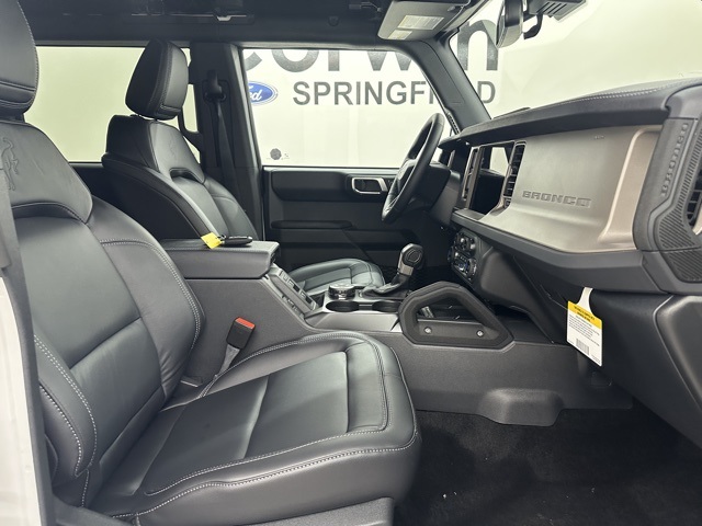 2025 Ford Bronco Outer Banks photo 8