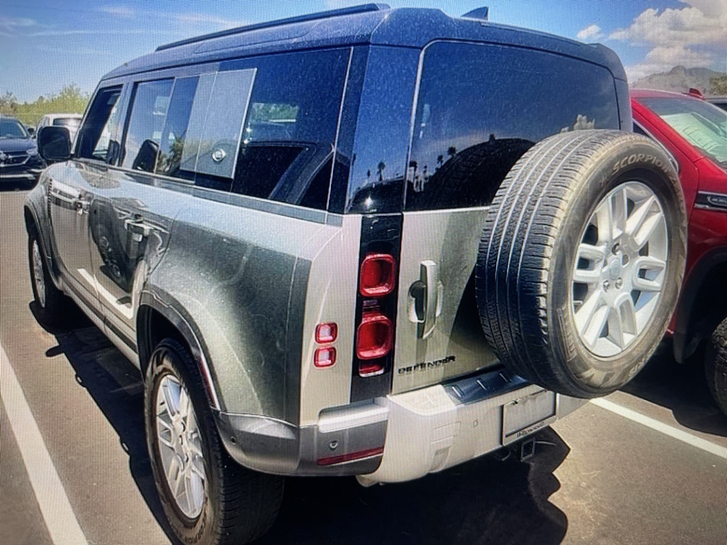 2023 Land Rover Defender 110 S photo 2