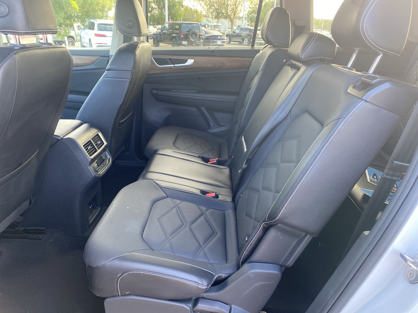 2024 Volkswagen Atlas SE Technology photo 10