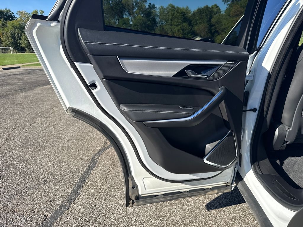 2024 Jaguar F-PACE P250 R-Dynamic S photo 13