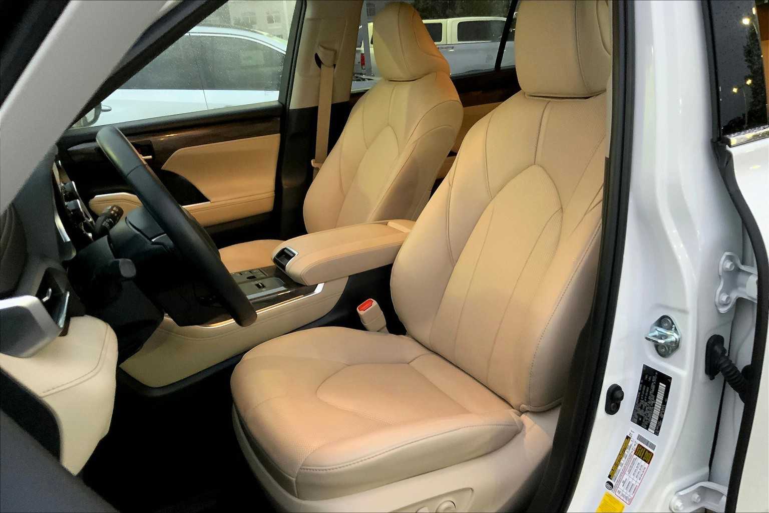 Image of 2023 Toyota Highlander Limited FWD