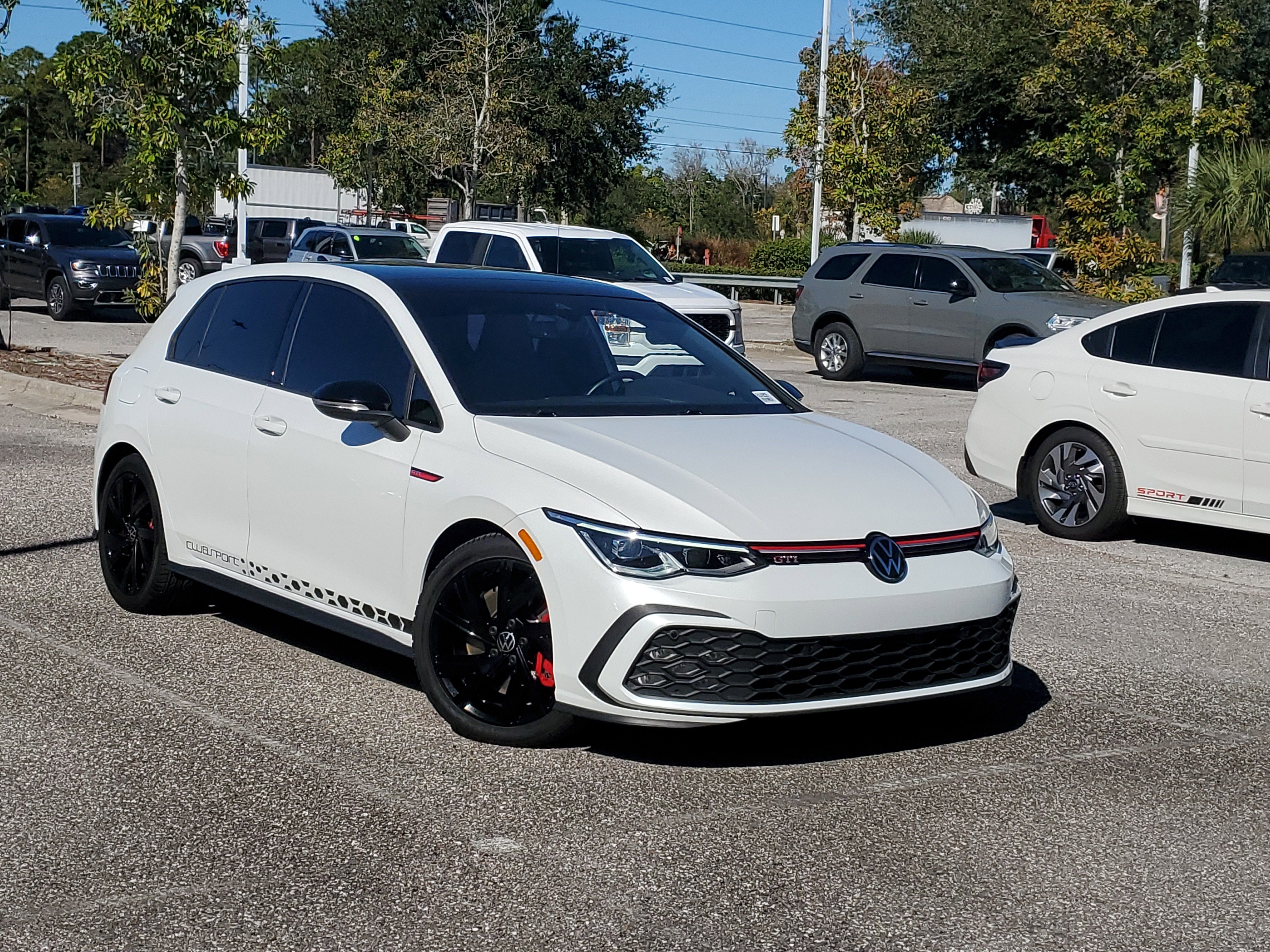 2023 Volkswagen Golf GTI SE's photo