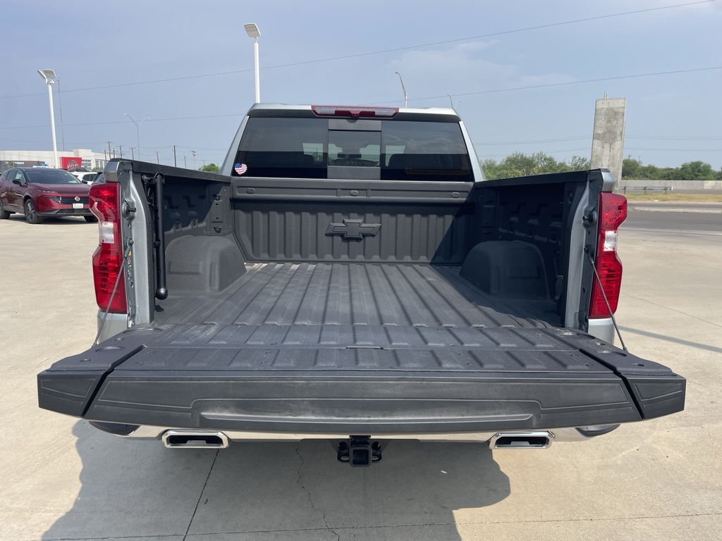 2025 Chevrolet Silverado 1500 LT photo 4