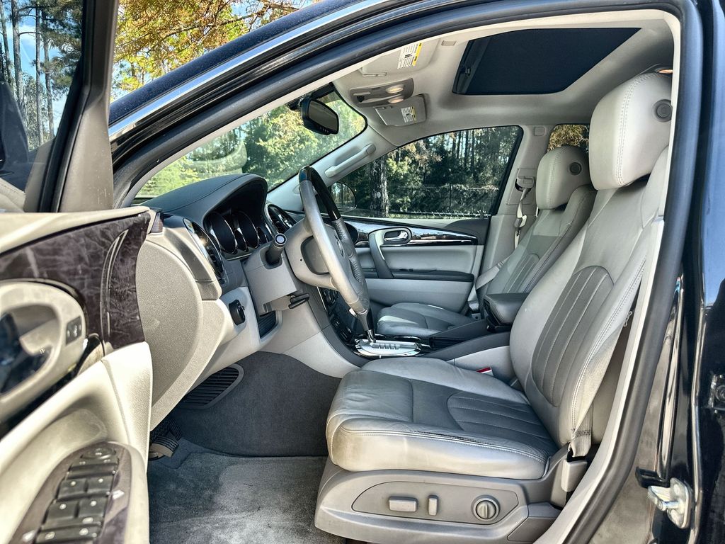 2017 Buick Enclave Leather photo 2