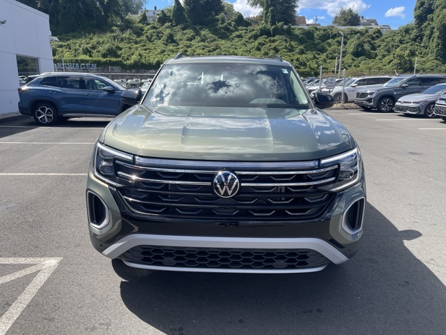 2025 Volkswagen Atlas SE Technology Peak Edition photo 4