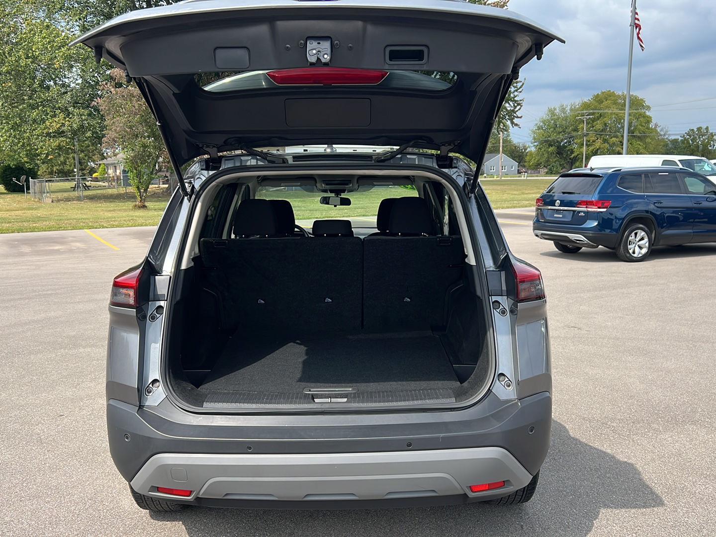 2023 Nissan Rogue SV photo 10