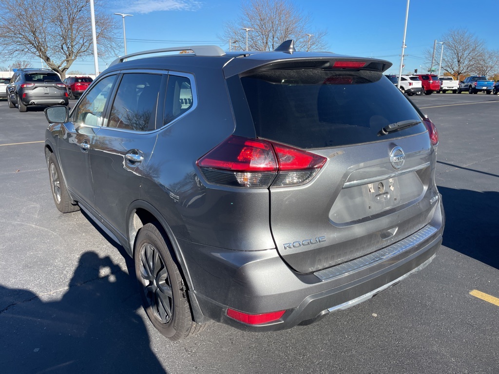 2018 Nissan Rogue SV photo 3