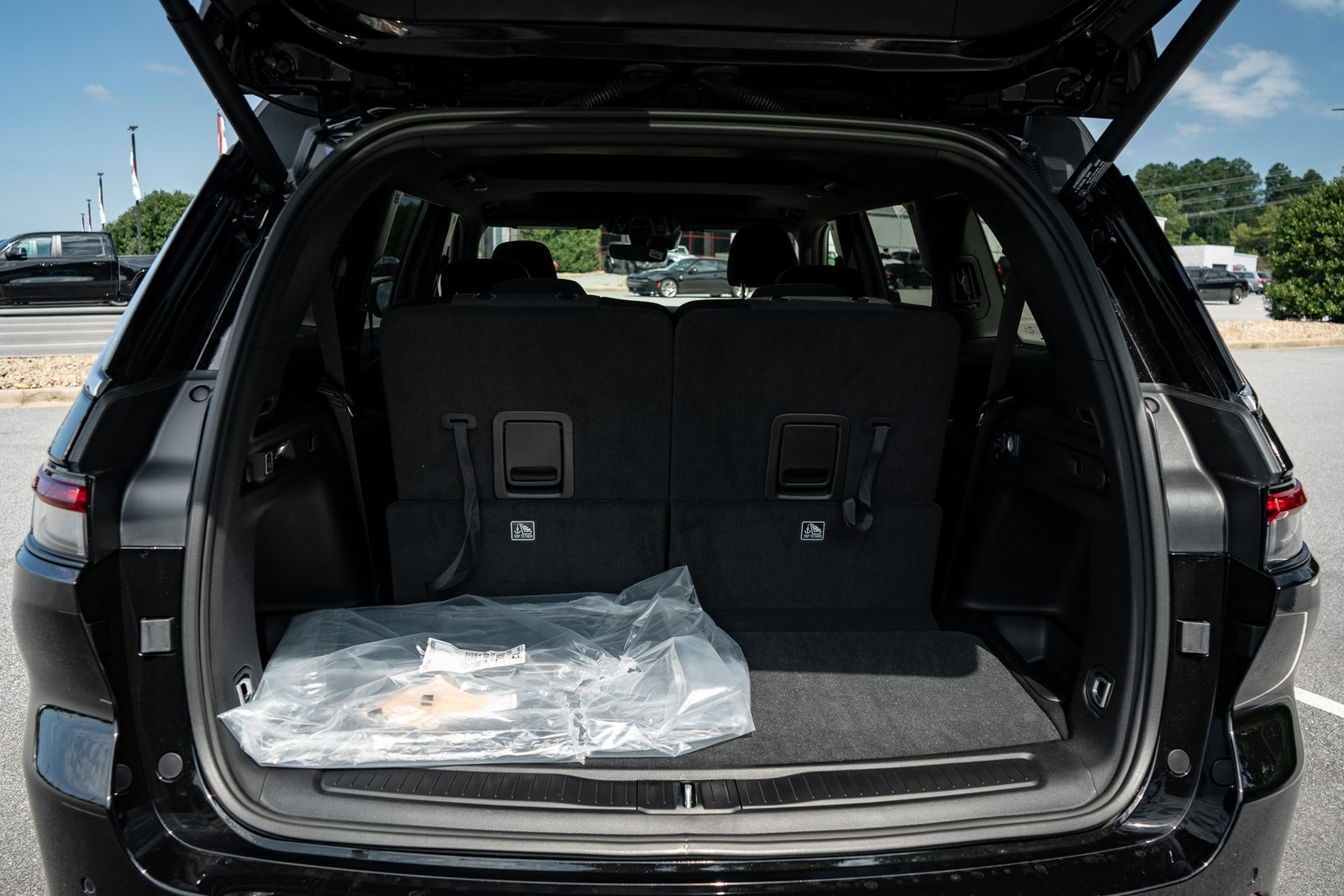 2025 Jeep Grand Cherokee Laredo Altitude photo 8