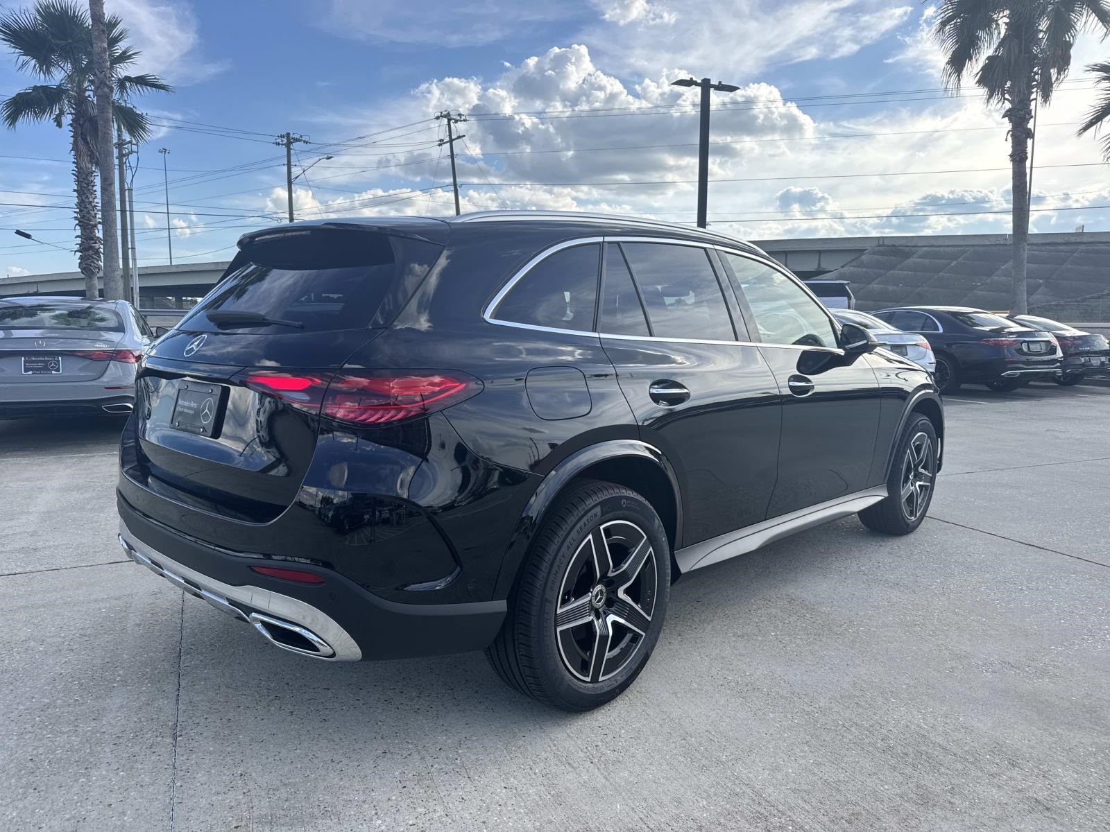 2026 Mercedes Benz GLC 300 photo 4