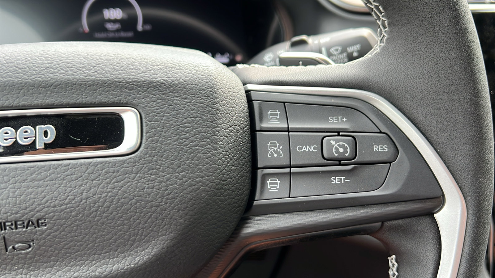 2025 Jeep Grand Cherokee Laredo photo 11