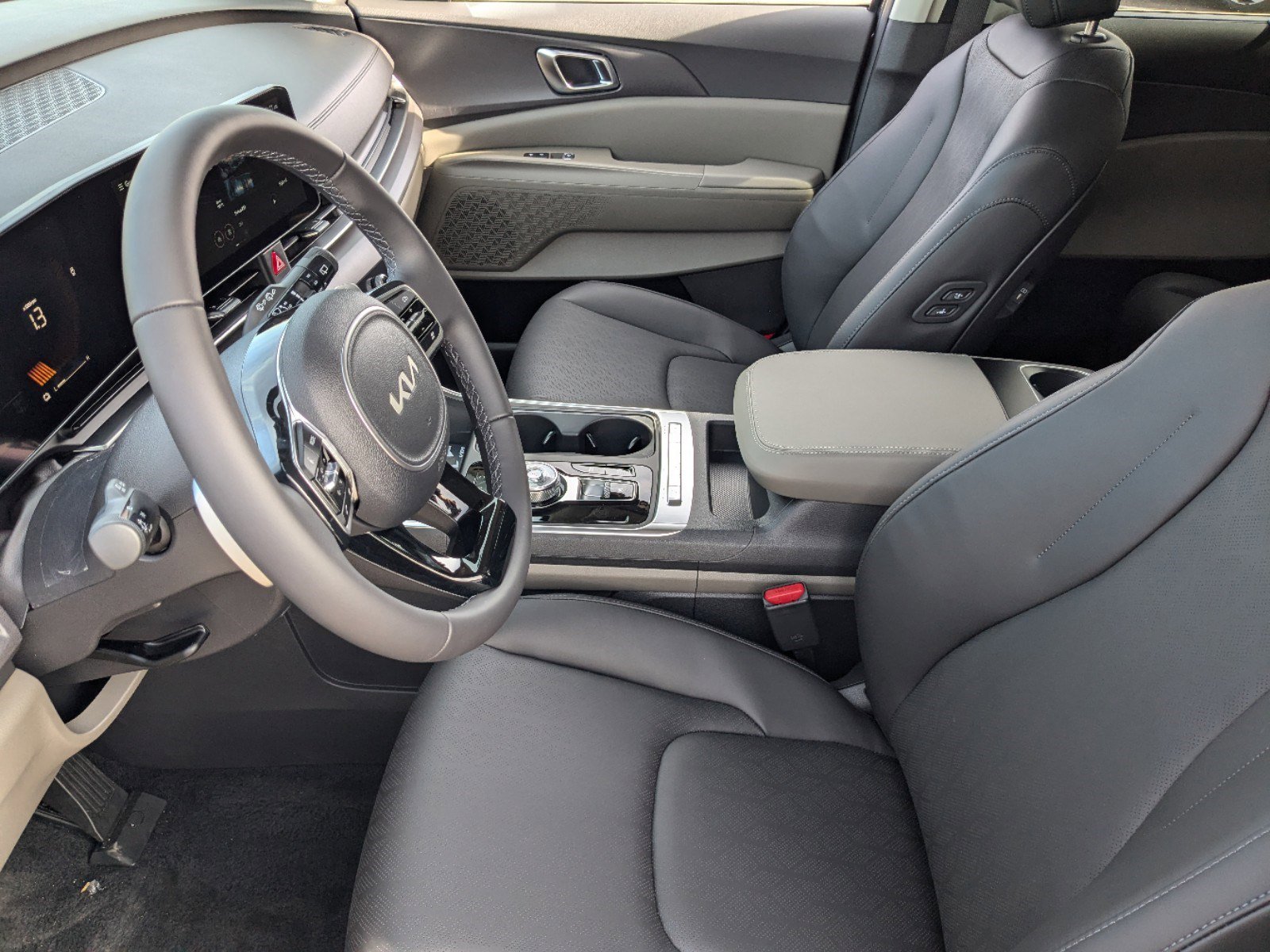 2025 Kia Carnival EX photo 18