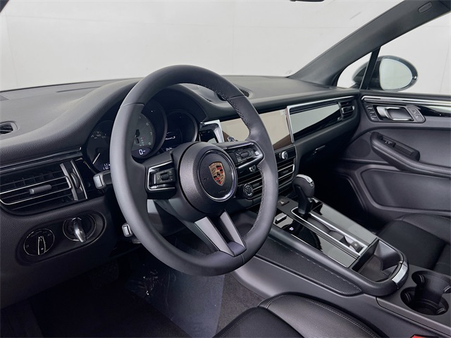 2025 Porsche Macan S photo 4