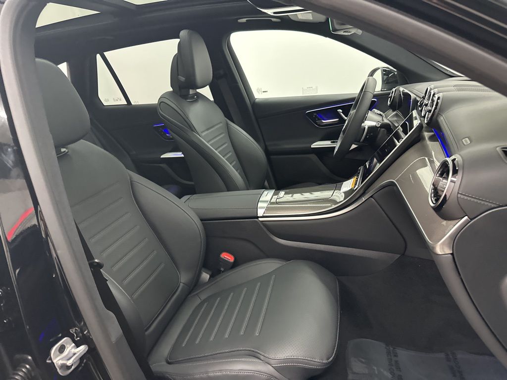 2025 Mercedes Benz GLC 300 photo 17