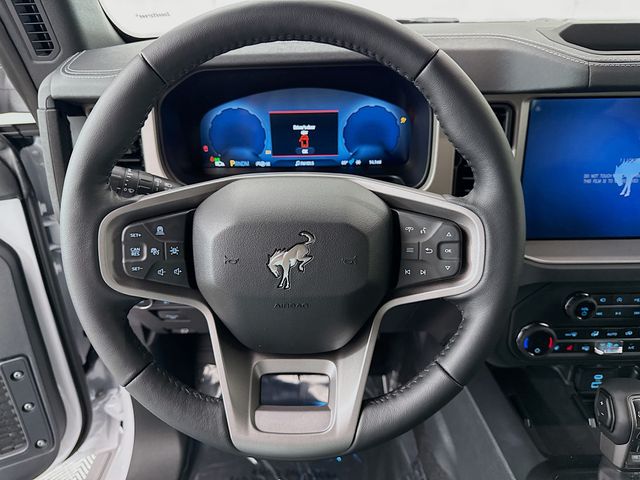 2025 Ford Bronco Outer Banks photo 9