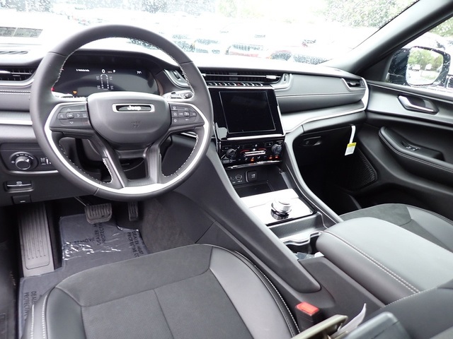 2025 Jeep Grand Cherokee Altitude X photo 11