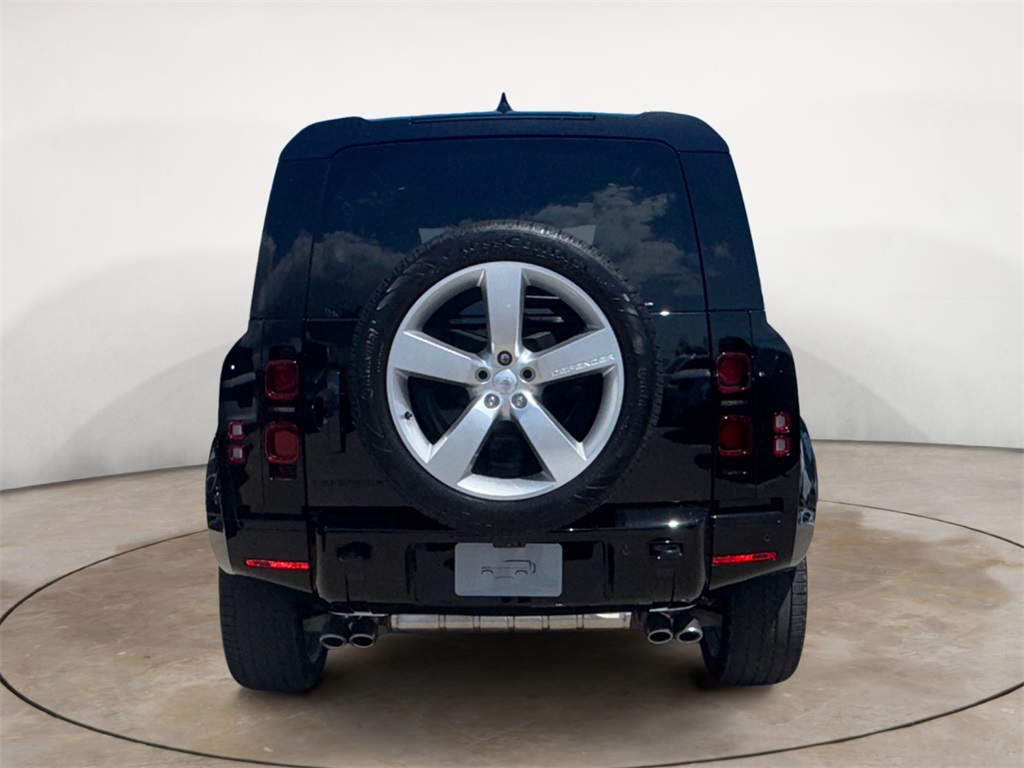 2025 Land Rover Defender 110 X-Dynamic SE photo 4
