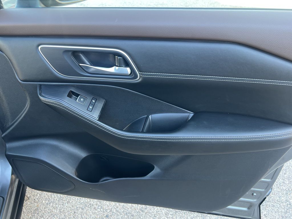 2023 Nissan Rogue Platinum photo 24