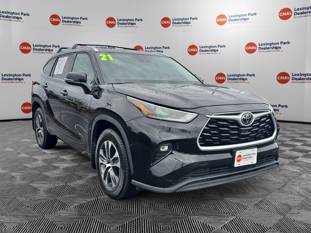 2021 Toyota Highlander XLE's photo