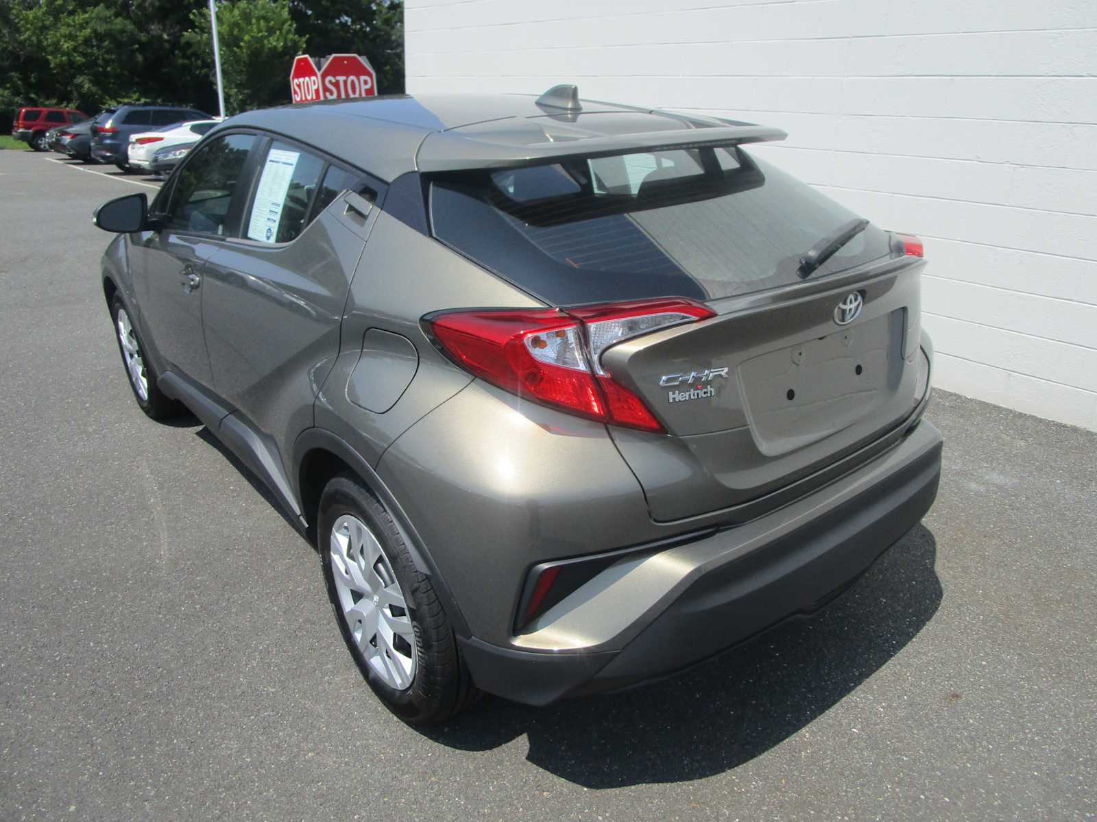 2021 Toyota C-HR LE photo 6