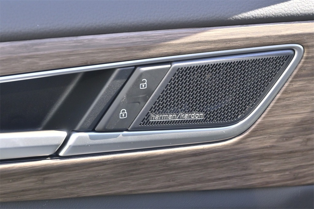 2026 Volkswagen Atlas SEL Premium R-Line photo 17