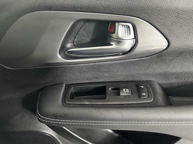 2026 Chrysler Pacifica photo 10