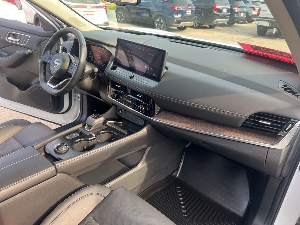 2024 Nissan Rogue Platinum photo 22