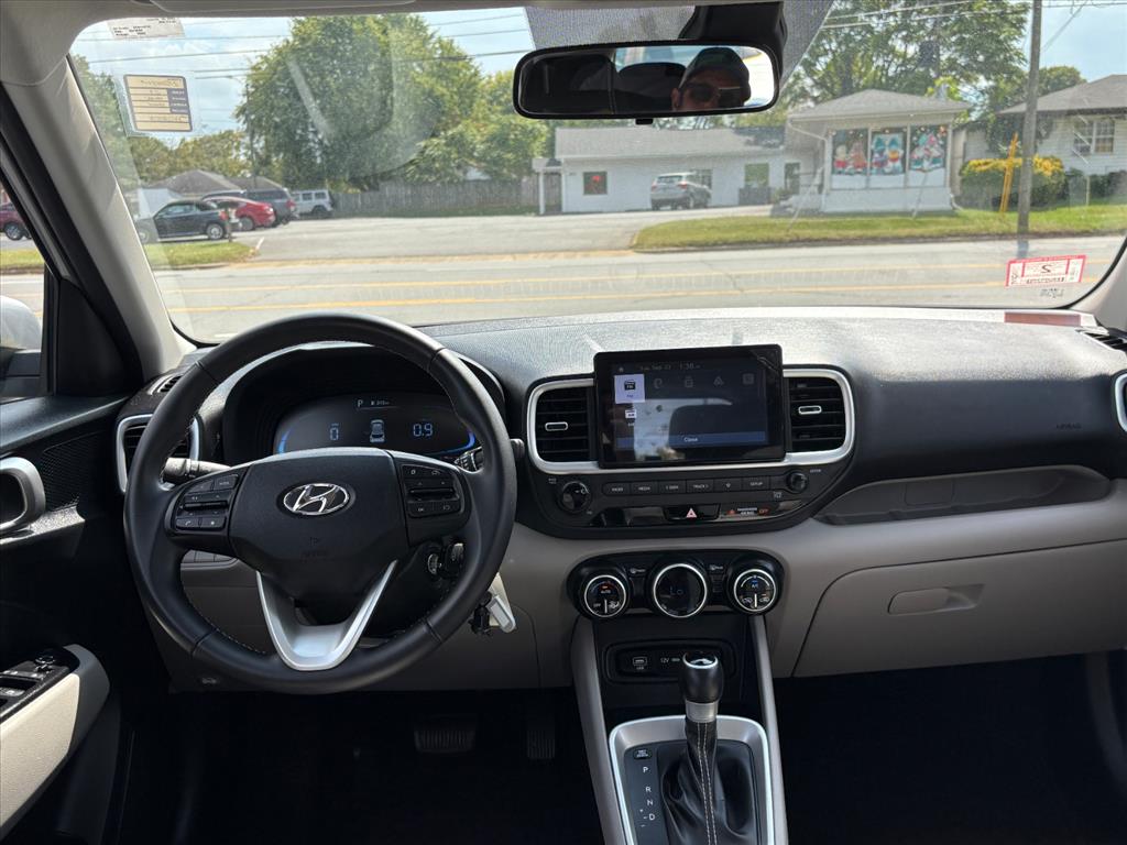 2023 Hyundai Venue SEL Limited photo 6