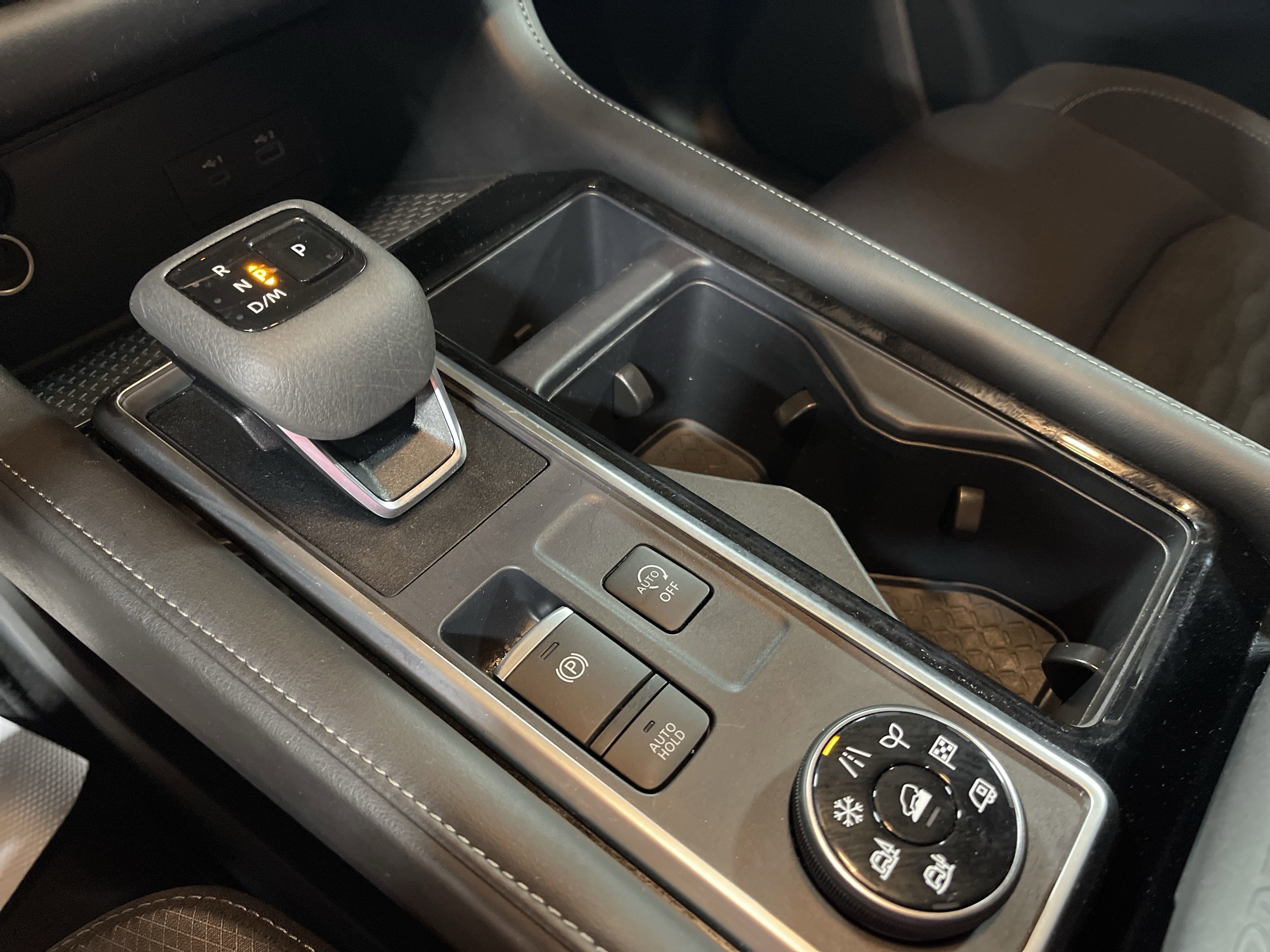 2024 Nissan Pathfinder SV photo 13