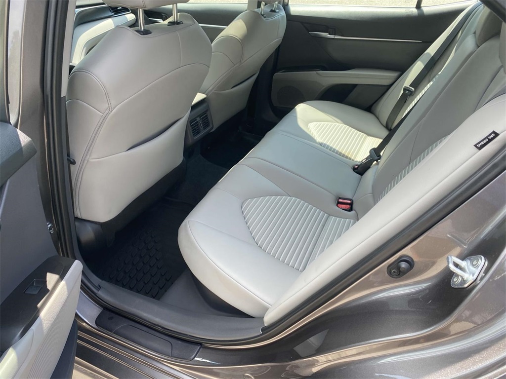 2024 Toyota Camry Hybrid SE photo 9