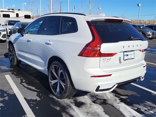 2025 Volvo XC60 B5 photo 3