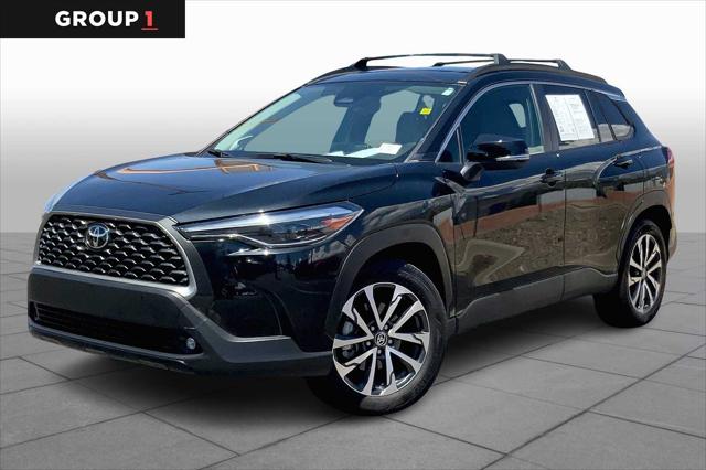 2024 Toyota Corolla Cross XLE's photo