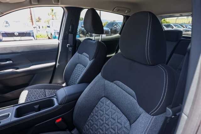 2025 Nissan Kicks SV photo 13