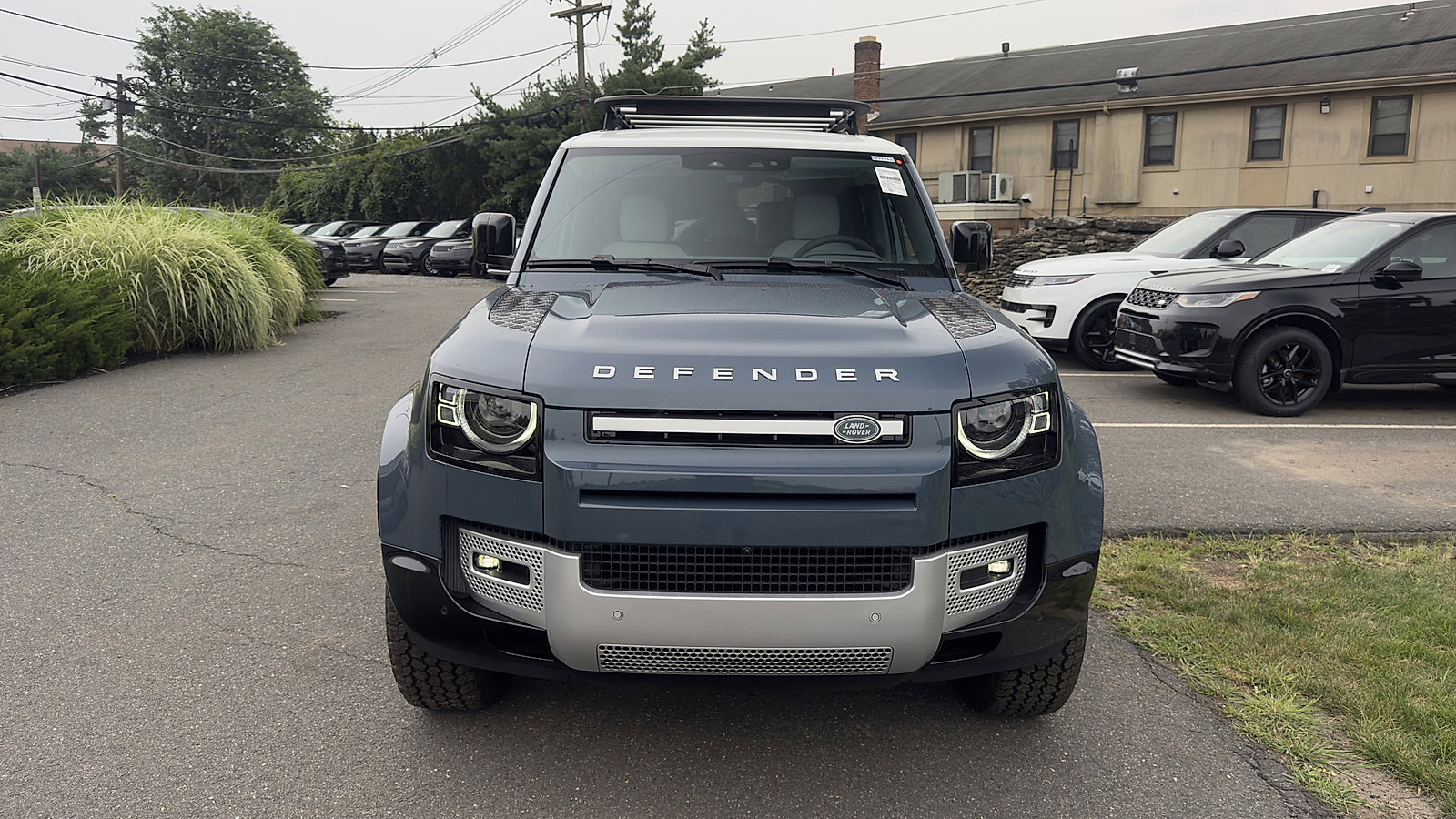 2025 Land Rover Defender 110 S photo 8
