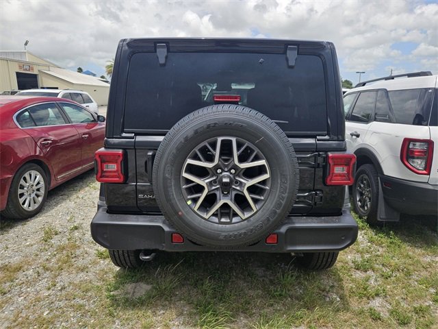 2025 Jeep Wrangler Sahara photo 2