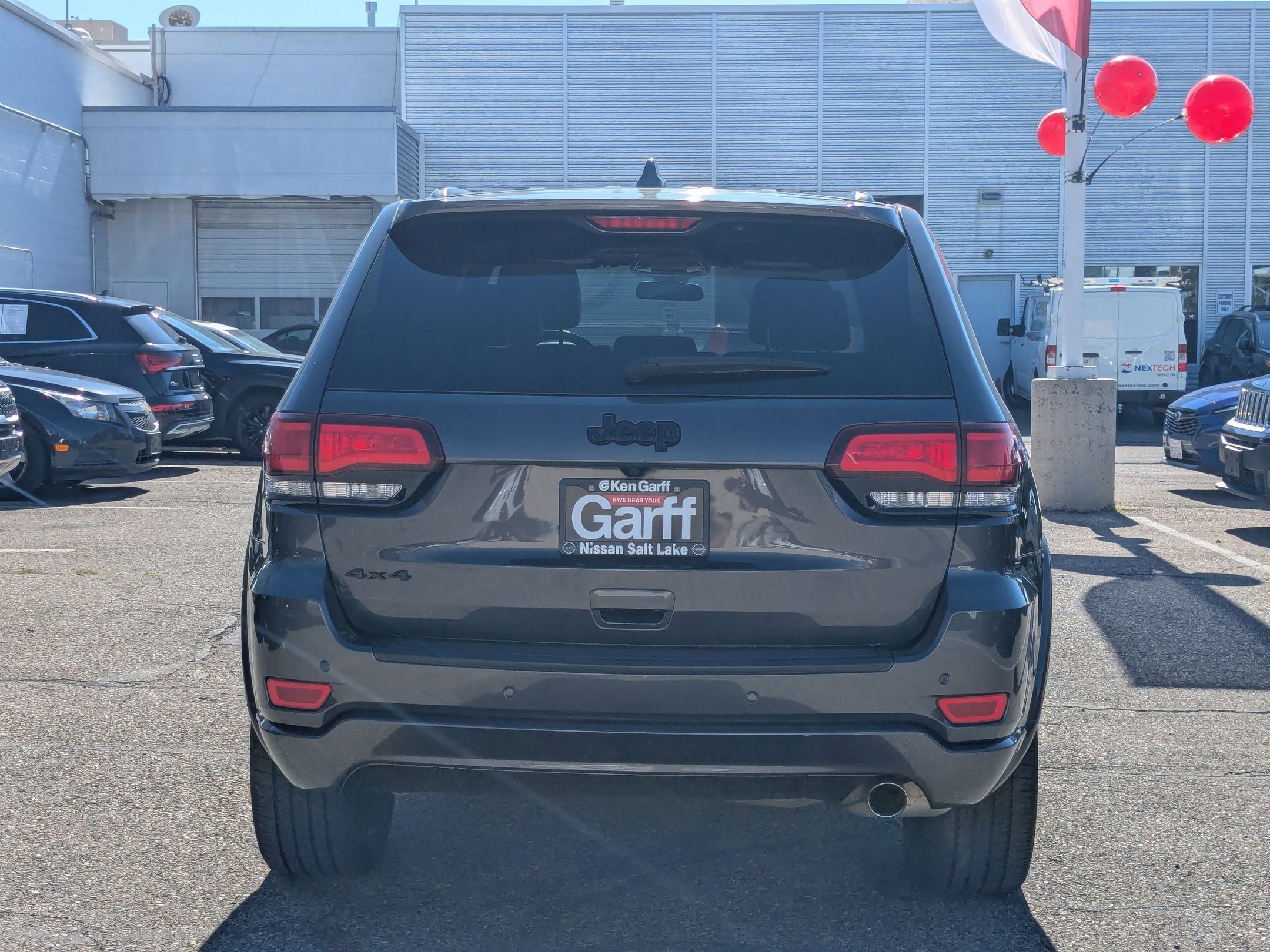 2021 Jeep Grand Cherokee Laredo X photo 4