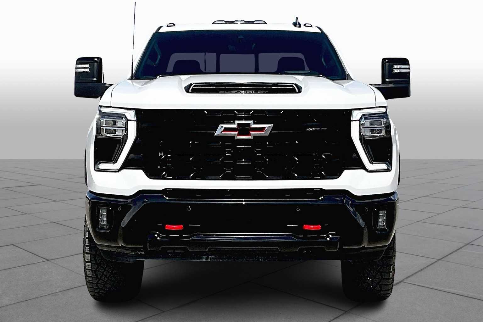 2025 Chevrolet Silverado 2500HD ZR2 photo 3