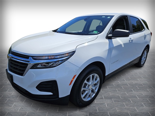 2024 Chevrolet Equinox LS photo 3