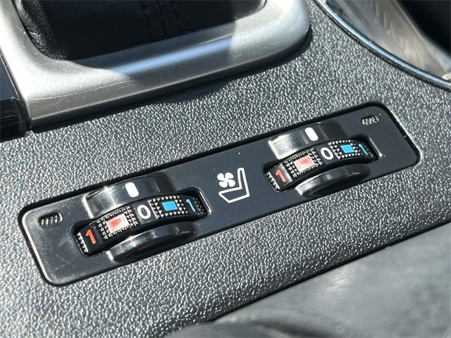 2016 Toyota Highlander Limited photo 29