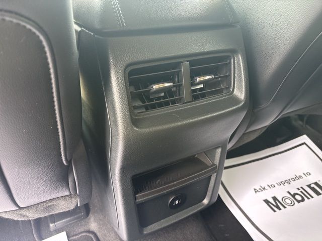2024 Ford Edge SEL photo 25