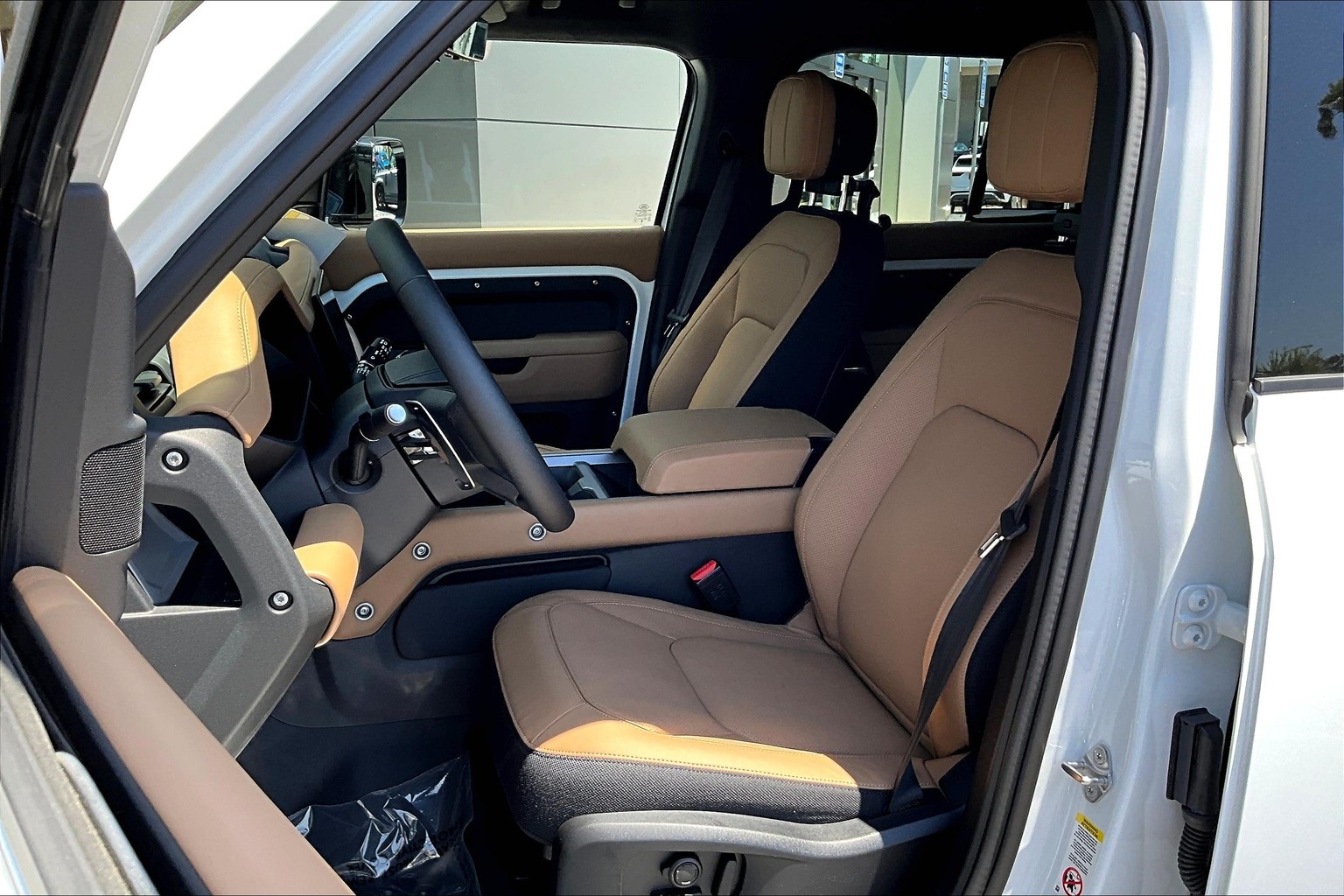 2025 Land Rover Defender 110 V8 photo 8