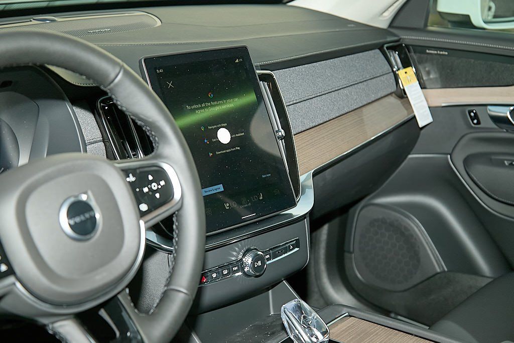 2026 VOLVO XC90 - Image 13