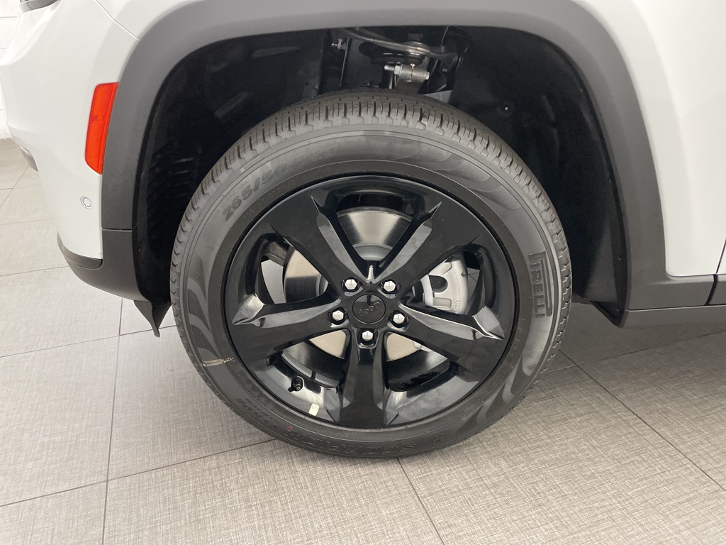 2025 Jeep Grand Cherokee Limited photo 6