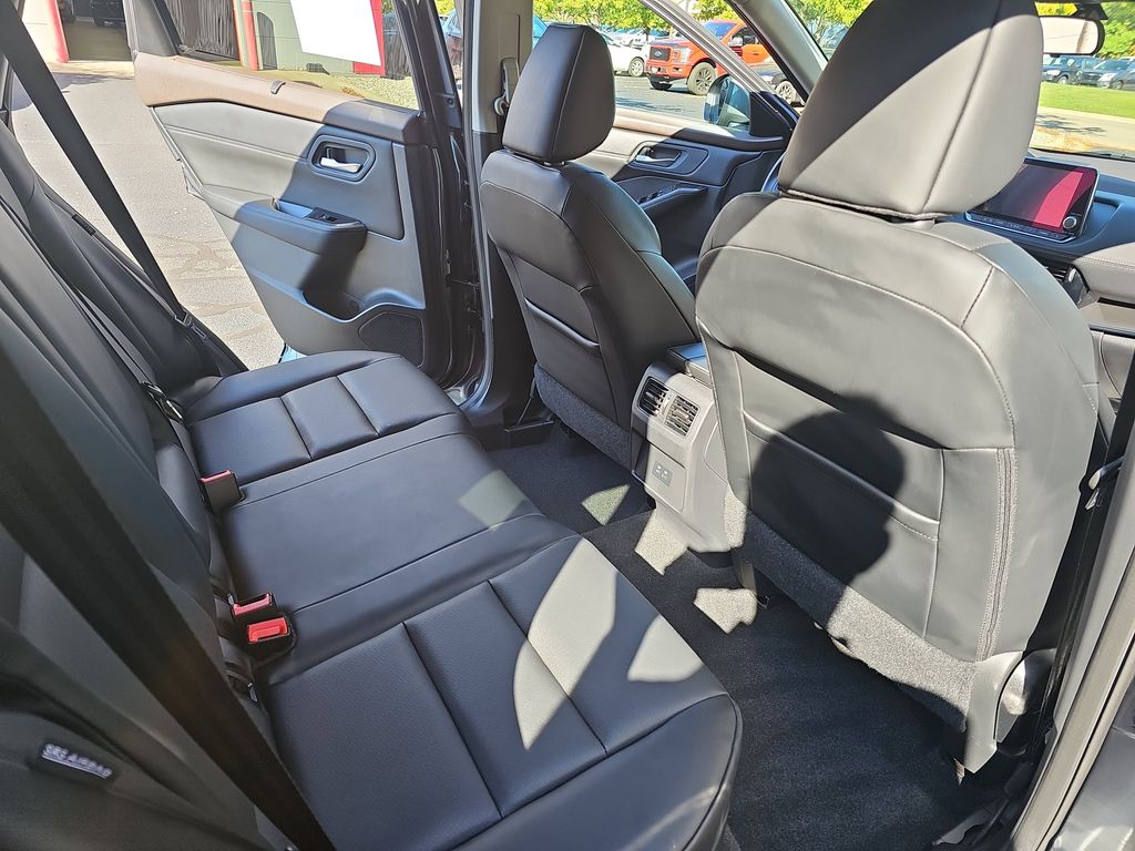 2022 Nissan Rogue SV photo 11