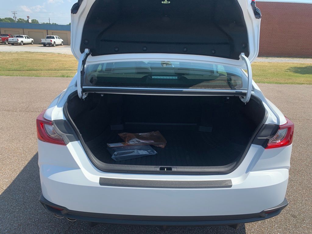 2025 Toyota Camry SE photo 24