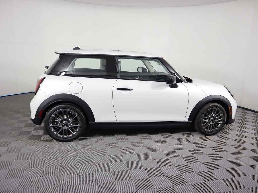 2025 Mini Cooper 2 Door Hardtop Signature photo 4