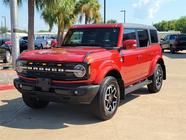 2024 Ford Bronco Outer Banks photo 3