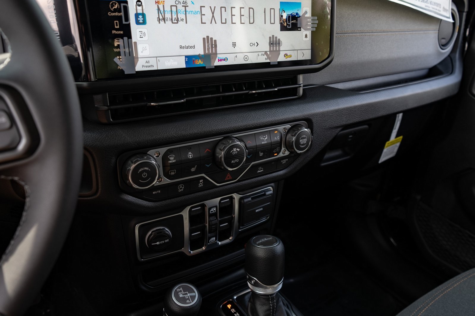 2025 Jeep Gladiator Sport photo 25