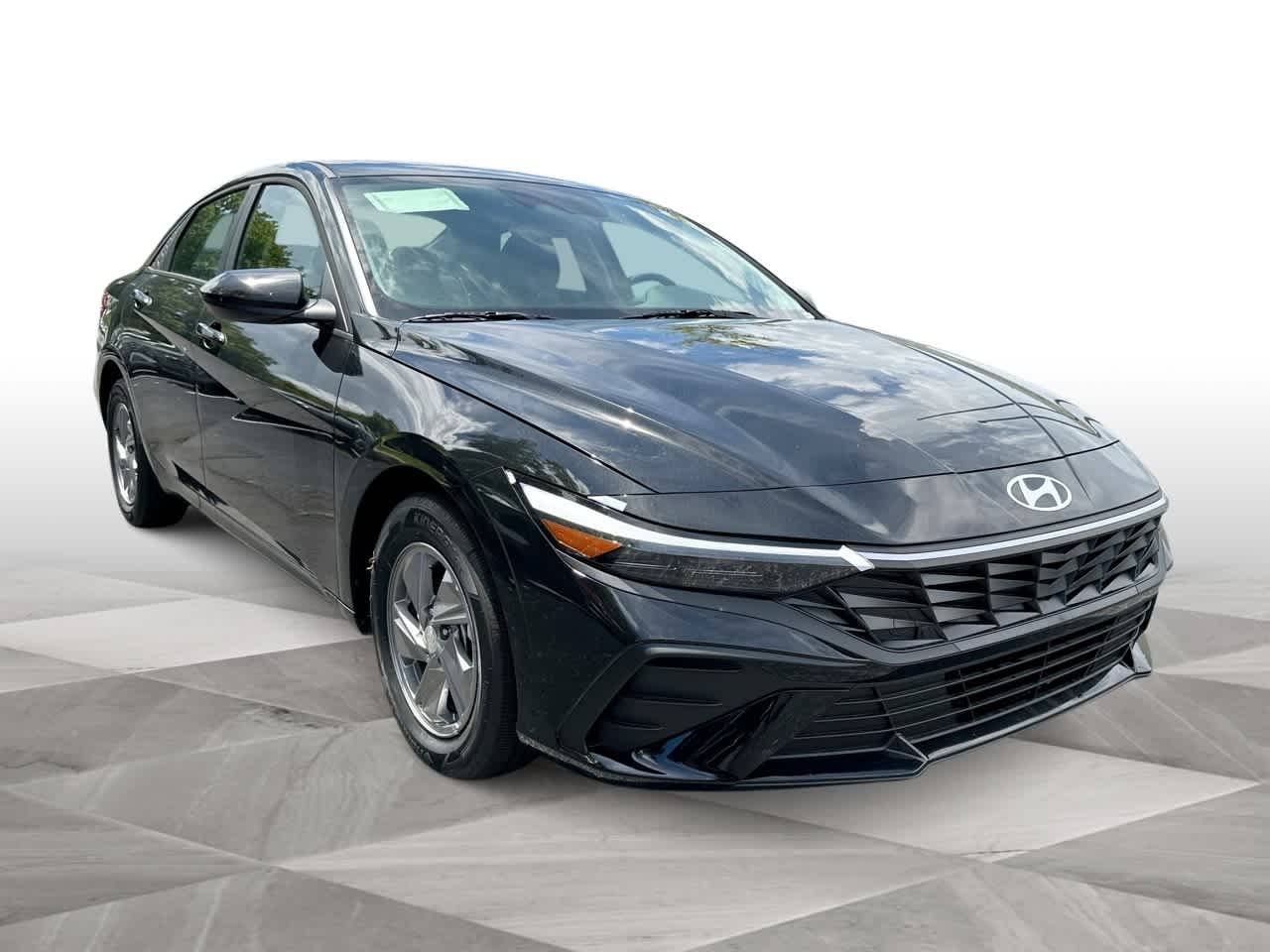 2025 Hyundai Elantra SE photo 2