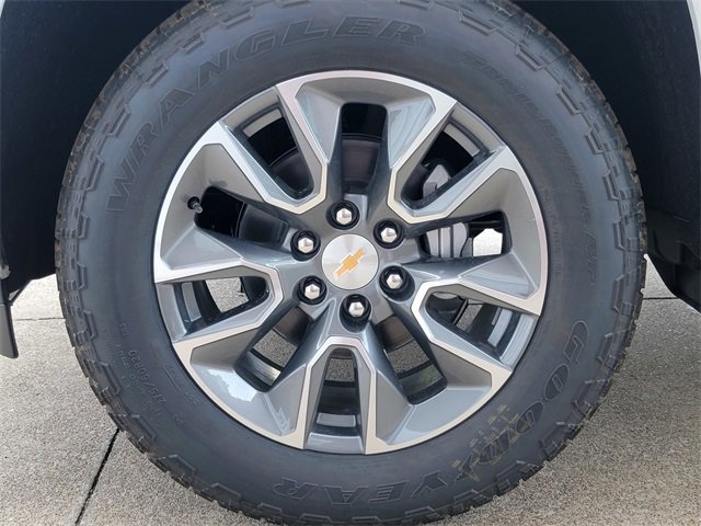 2025 Chevrolet Silverado 1500 LT photo 9